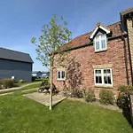 Seasalt - Part Of The The Bay Village With Pool, Gym And Direct Access, Pub, Restaurant, Tennis And Meadows Walks *