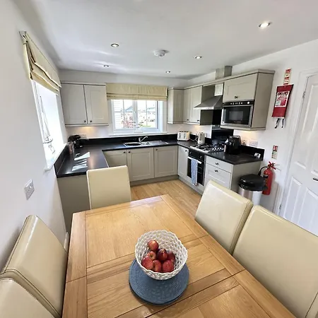 Ferienhaus Seasalt - Part Of The The Bay Village With Pool, Gym And Direct Access, Pub, Restaurant, Tennis And Meadows Walks Filey