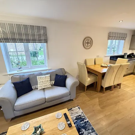 Seasalt - Part Of The The Bay Village With Pool, Gym And Direct Access, Pub, Restaurant, Tennis And Meadows Walks *
